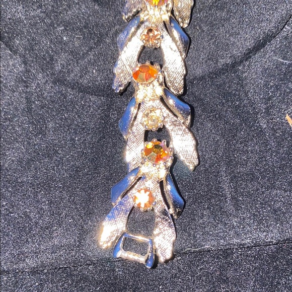 Vintage ART Elegant Silver Color Bracelet - Picture 3 of 7